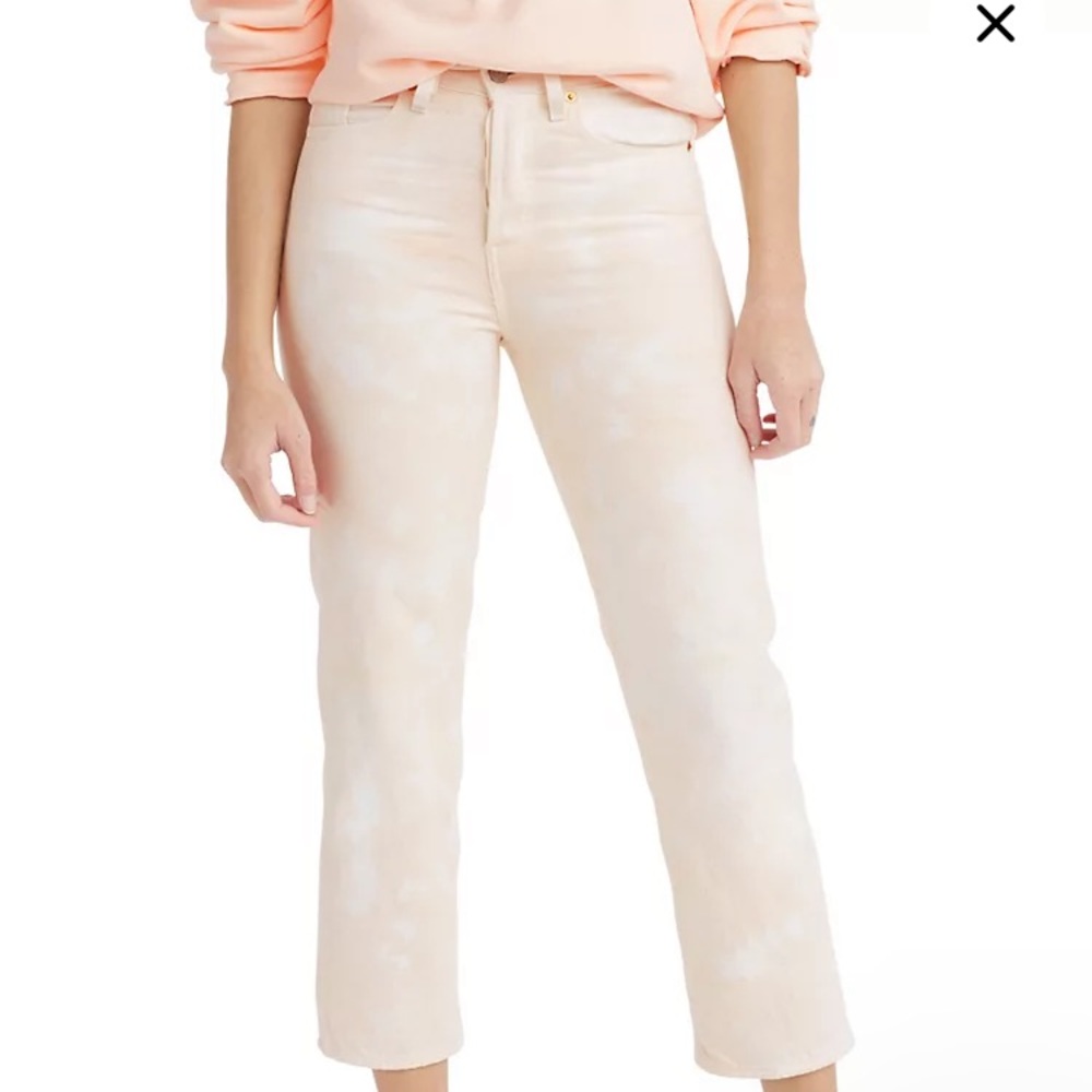 Levi’s Pink Wedgie Straights